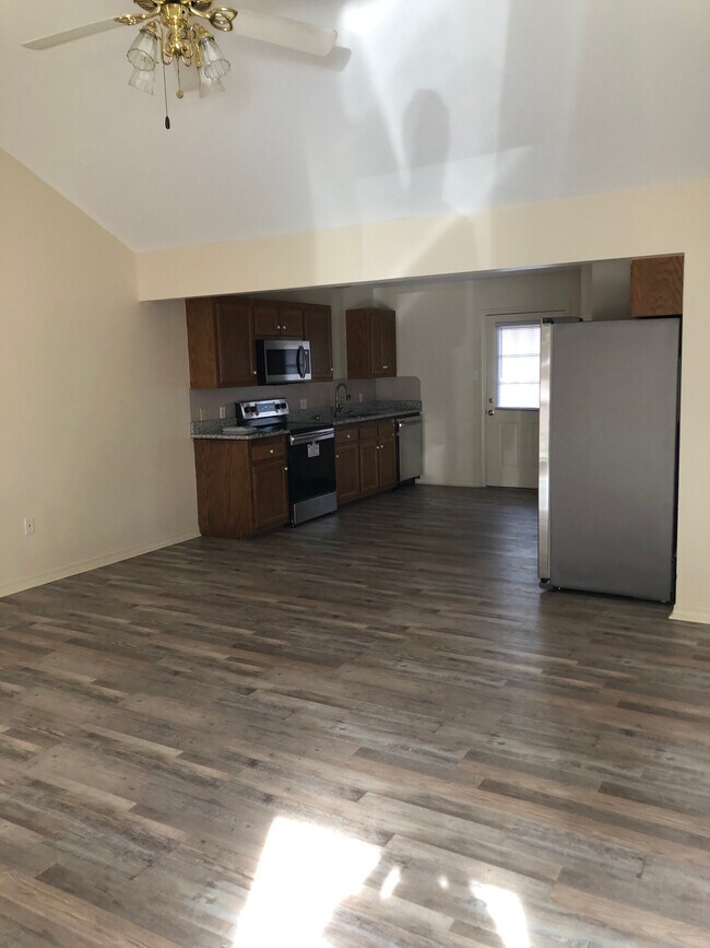 Building Photo - 300 Fischer Ln