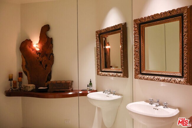 Building Photo - 3505 Ocean Front Walk