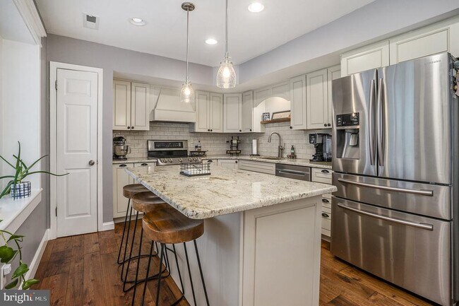Building Photo - 2019 Easter Ave