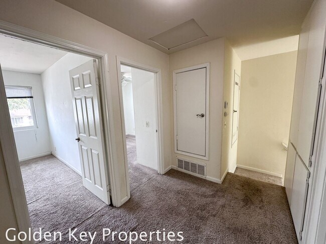 Building Photo - Remodeled condo in Bayshores in Oceanside!