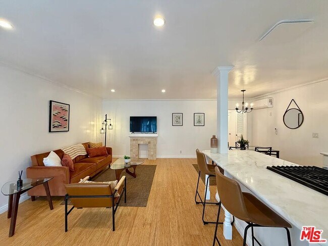 Building Photo - 1027 20th St