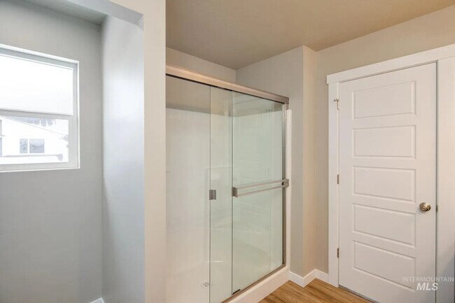 Building Photo - 336 S Calf Crk Ave