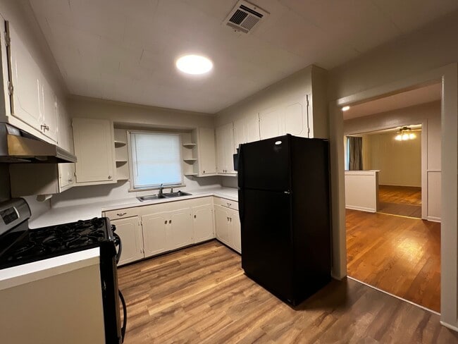 Building Photo - 210 St Michael St