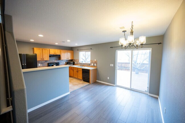 Building Photo - 350 Plowman Ct