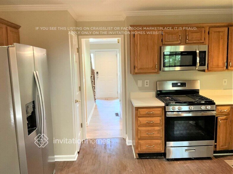 Building Photo - 225 Tennis Ct Ln
