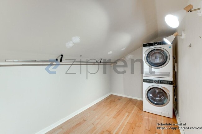 Building Photo - 3332 35th Ave S