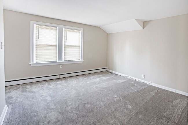 Building Photo - North Wilmington - 5 bedroom, 2 bathroom h...