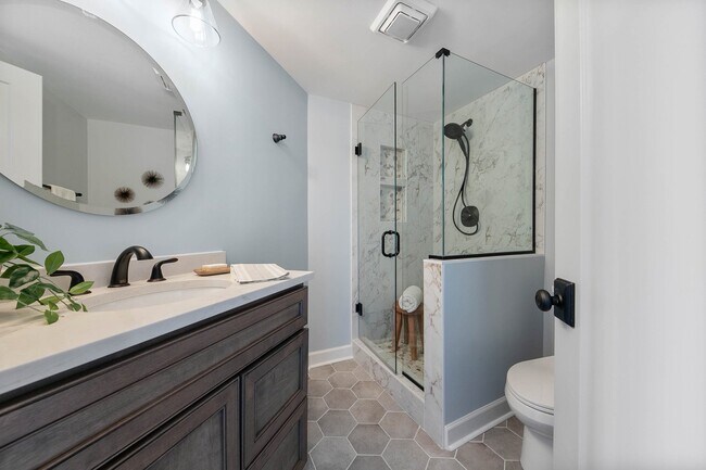 Building Photo - 511 Aurora Ave