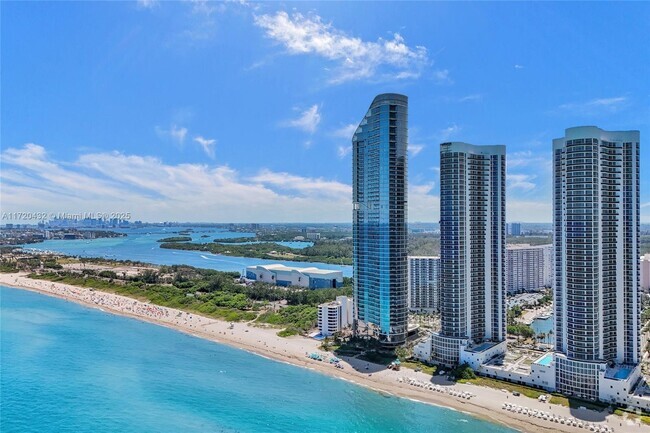 Building Photo - 15811 Collins Ave