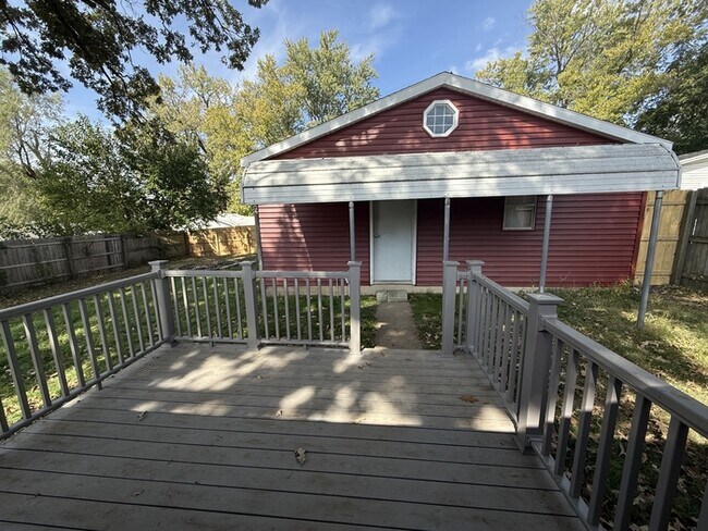 Building Photo - Remodeled Home in Peoria Heights