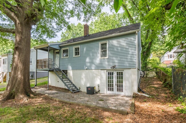 Building Photo - 317 Crafton St
