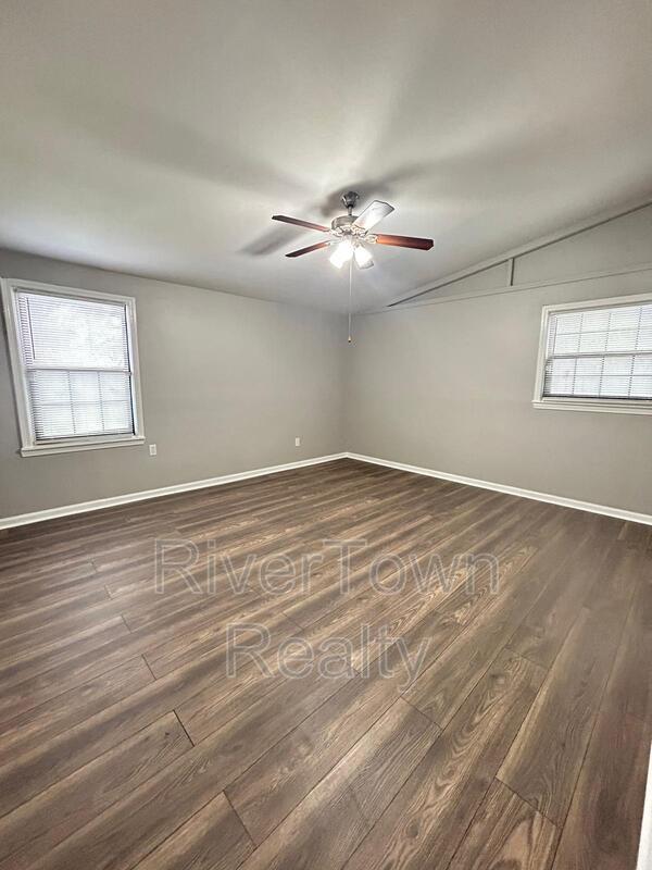 Building Photo - 1316 E Raines Rd