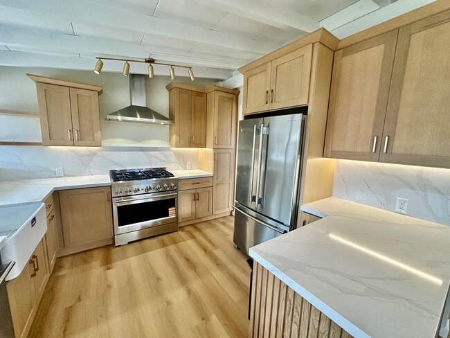 Building Photo - Beautifully Brand New Updated Home- Great Schools- Pet Okay