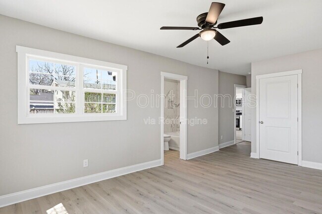 Building Photo - 2406 Kirby Ave