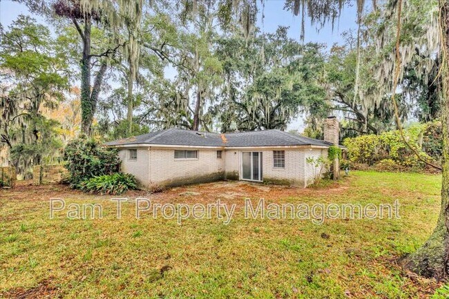 Building Photo - 15 Vineyard Dr