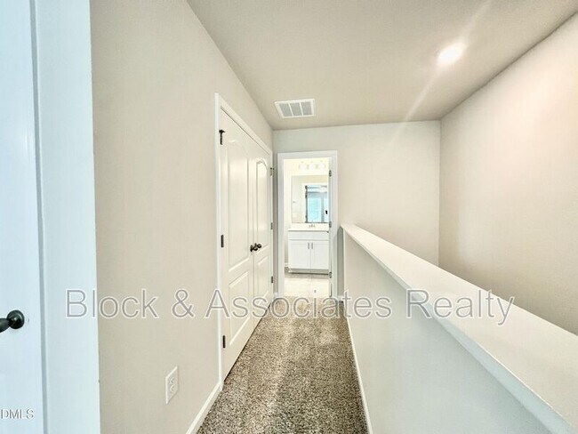 Building Photo - 104 Sweet Olive St