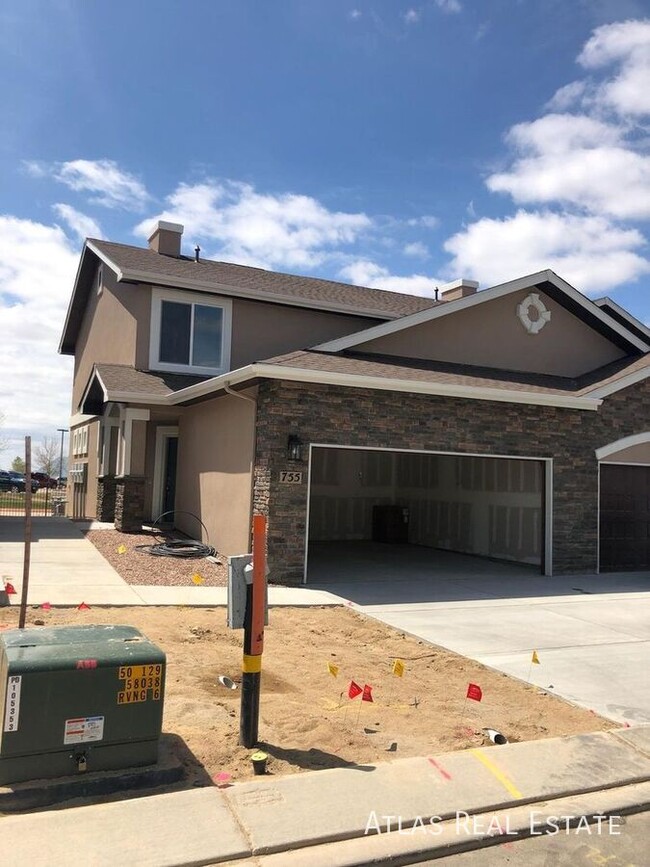 Building Photo - Modern Townhome in the Heart of North Gate...