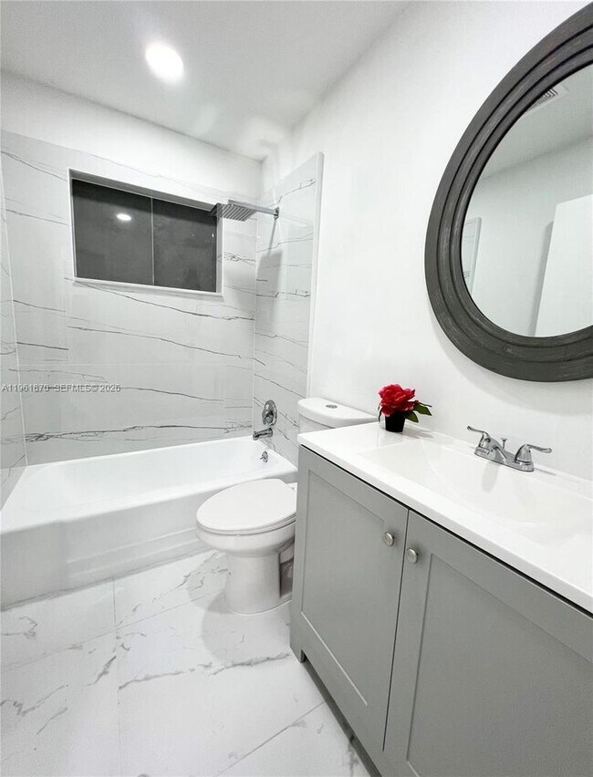 Building Photo - 931 NW 35th Ave