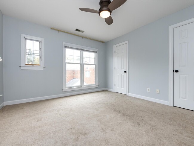 Building Photo - 4936 S Hill View Dr