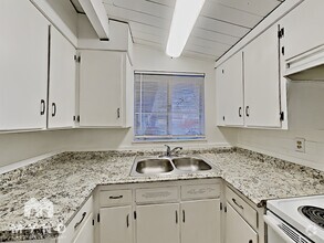 Building Photo - 942 Curti Dr