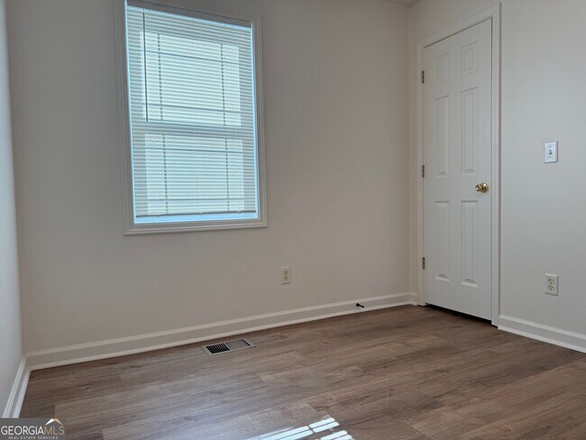 Building Photo - 160 2nd St