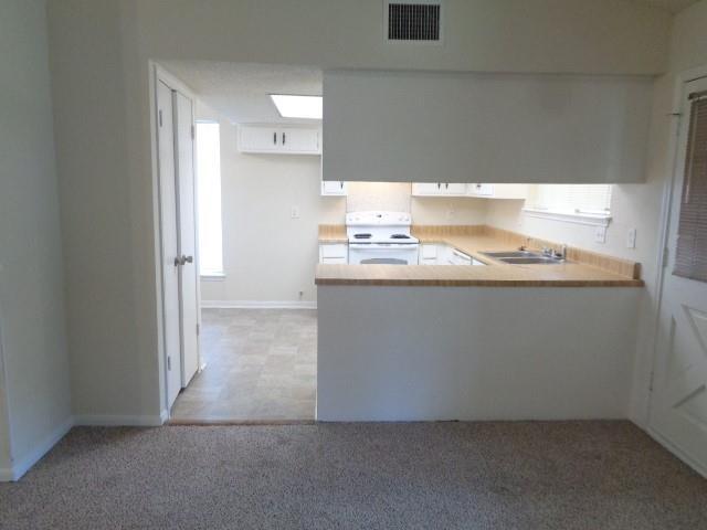 Building Photo - 23730 Farm Hill Dr