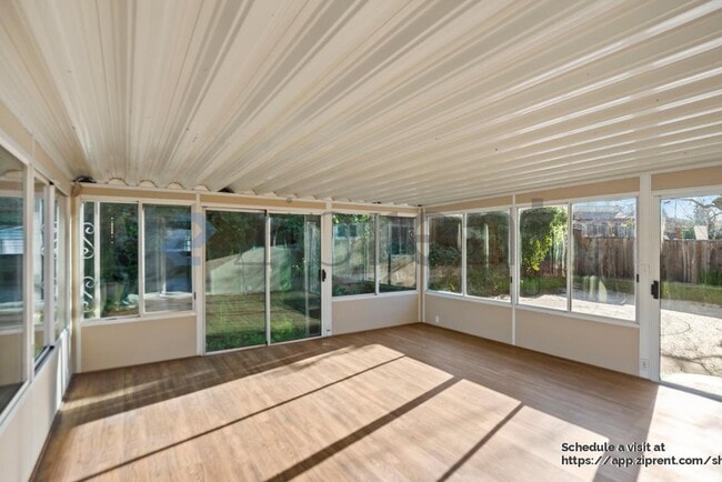 Building Photo - 1396 Saratoga Dr