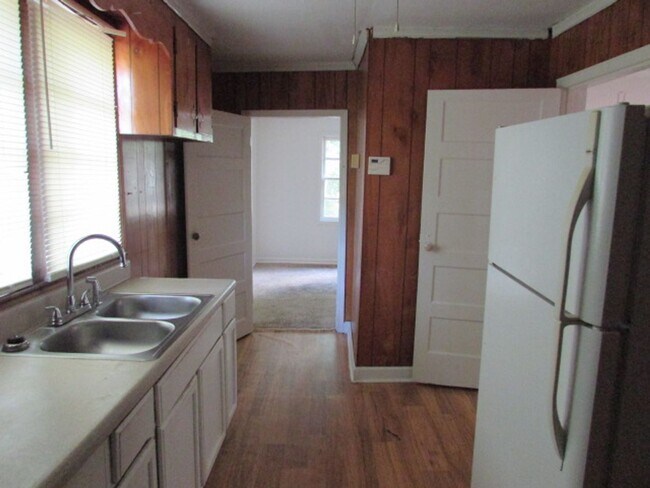 Building Photo - Spacious 2BR Brick Home Near Downtown Sumter – Great Layout!