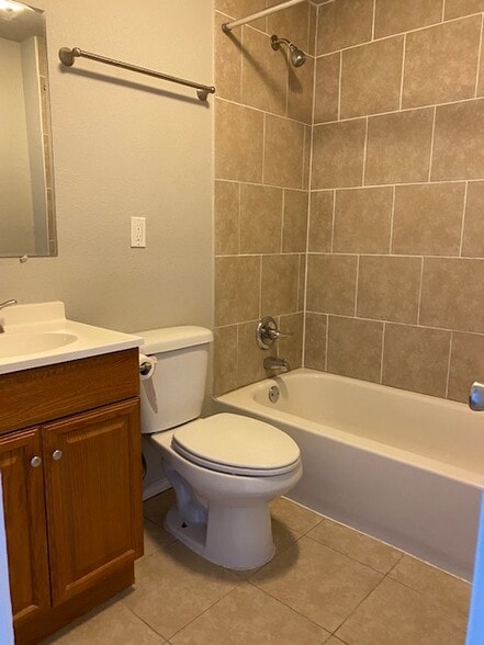 full bath upstairs - 430 W. 7th St