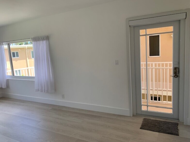 Interior Entrance - 1410 S Ocean Blvd