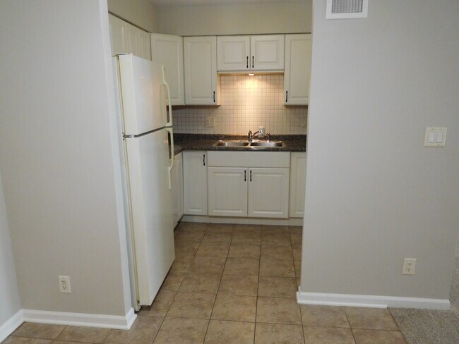 Building Photo - 460 W Downer Pl