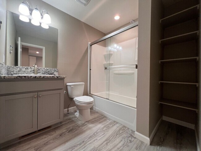 Building Photo - 815 Starlite Dr