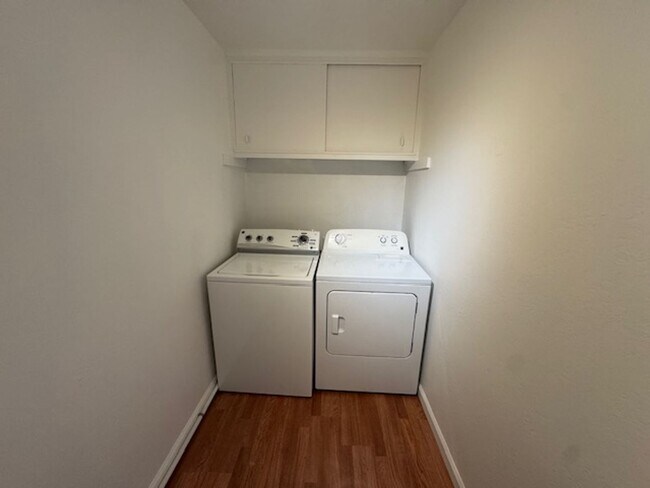 Building Photo - 1211 Mayette Ave