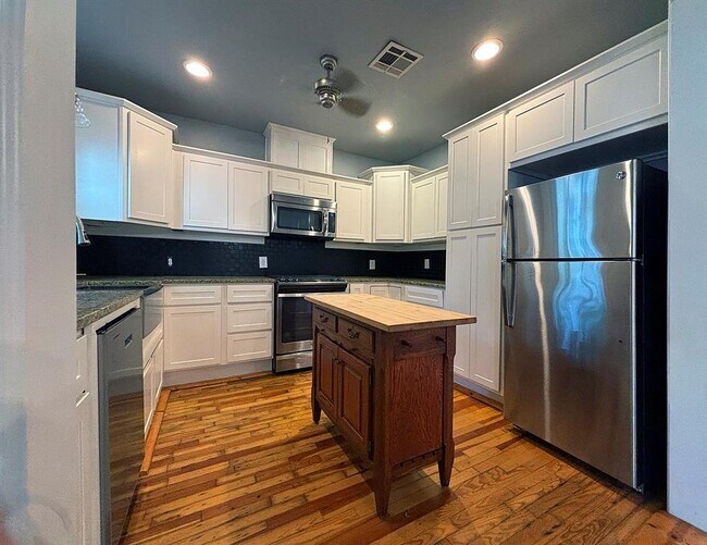 Building Photo - 531 NW 48th St