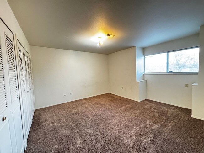 Building Photo - 1318 Holland Park Blvd