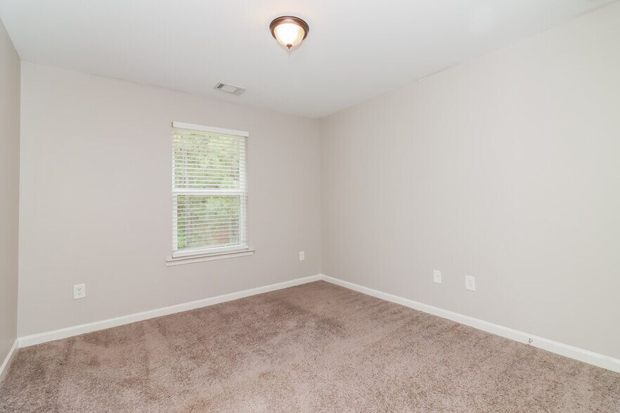 Building Photo - 412 Fieldcrest Dr