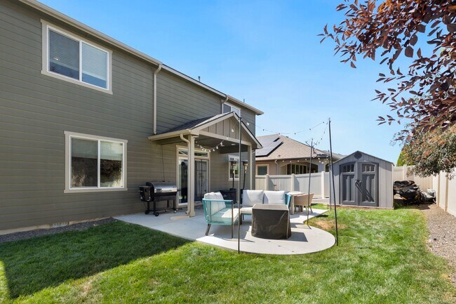 Building Photo - Spacious Two-Story Retreat in South Boise