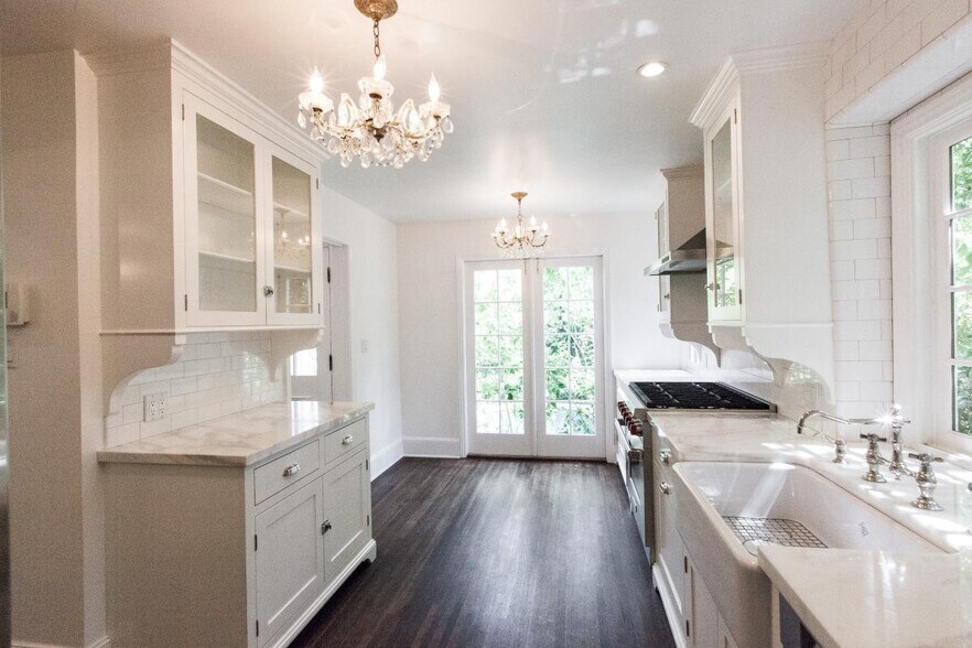 Building Photo - 3915 Benedict Canyon Dr