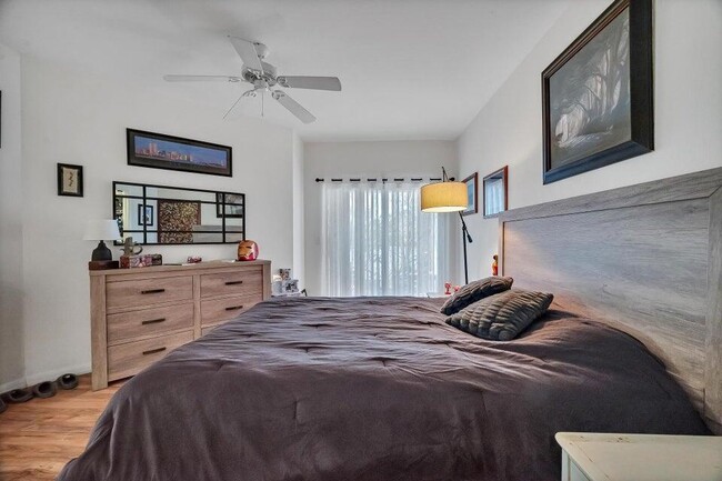 Building Photo - 360 SE Rogers Ct