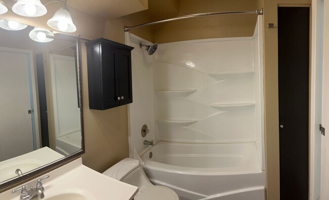 Building Photo - 4 bed/ 2 bath beauty in Eagle River