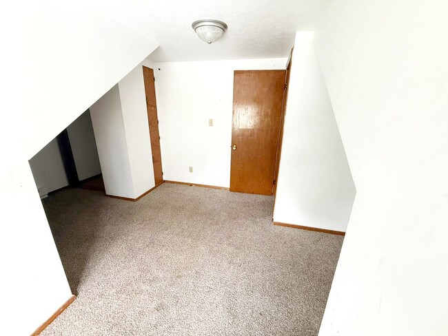 Building Photo - 4 BED 1 BATH BEAUTIFUL SINGLE FAMILY HOME ...