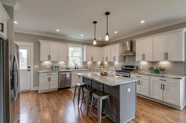 Building Photo - 3 Bed/2.5 Bath-Modern Home-Minutes from Downtown