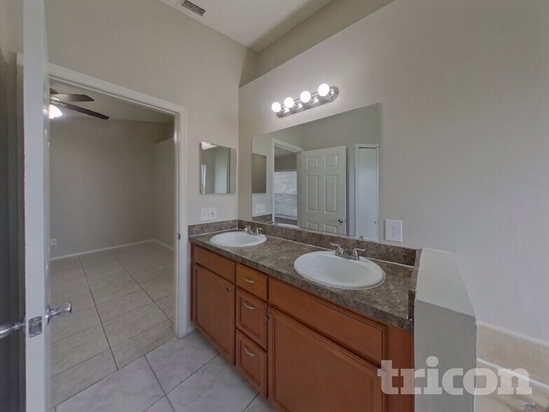 Building Photo - 7812 Sagebrush Pl