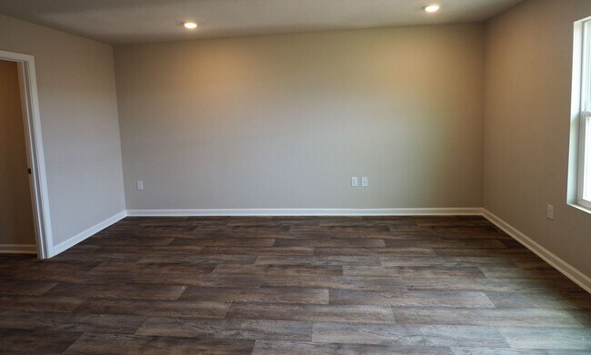 Building Photo - 7421 Brompton Dr