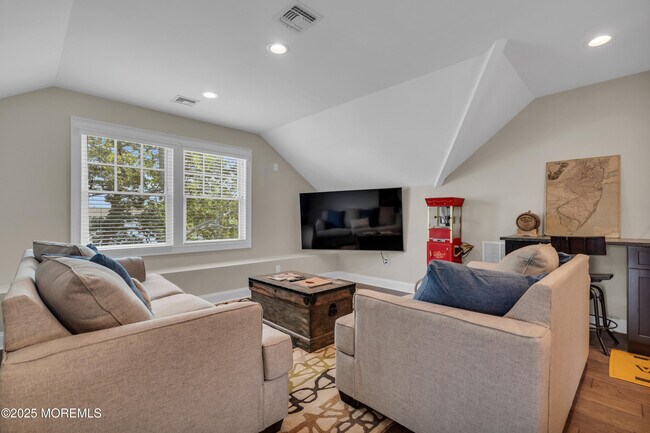 Building Photo - 2118 Edgewood Pl