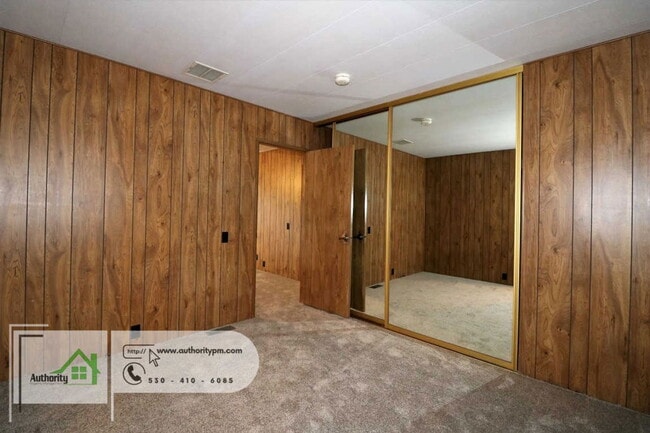 Building Photo - 16624 Power Line Rd