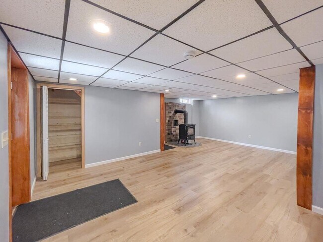 Building Photo - Refined Ranch Living in a Private Natural Setting