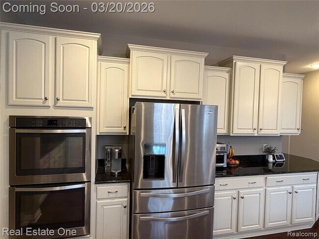 Building Photo - 58206 Sunflower Cir N