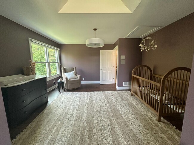 Building Photo - Five Bedroom Home on Almost Two Acres!