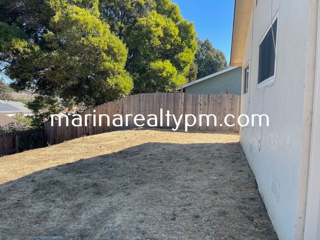 Building Photo - Charming 3 bedroom, 2 bathroom home locate...